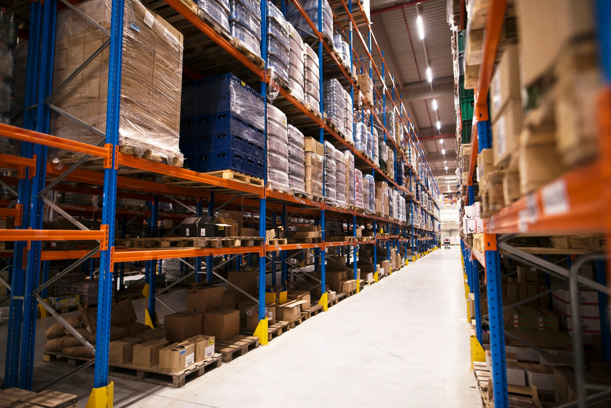 businesses-are-switching-to-storage-units-instead-of-warehouses.jpg
