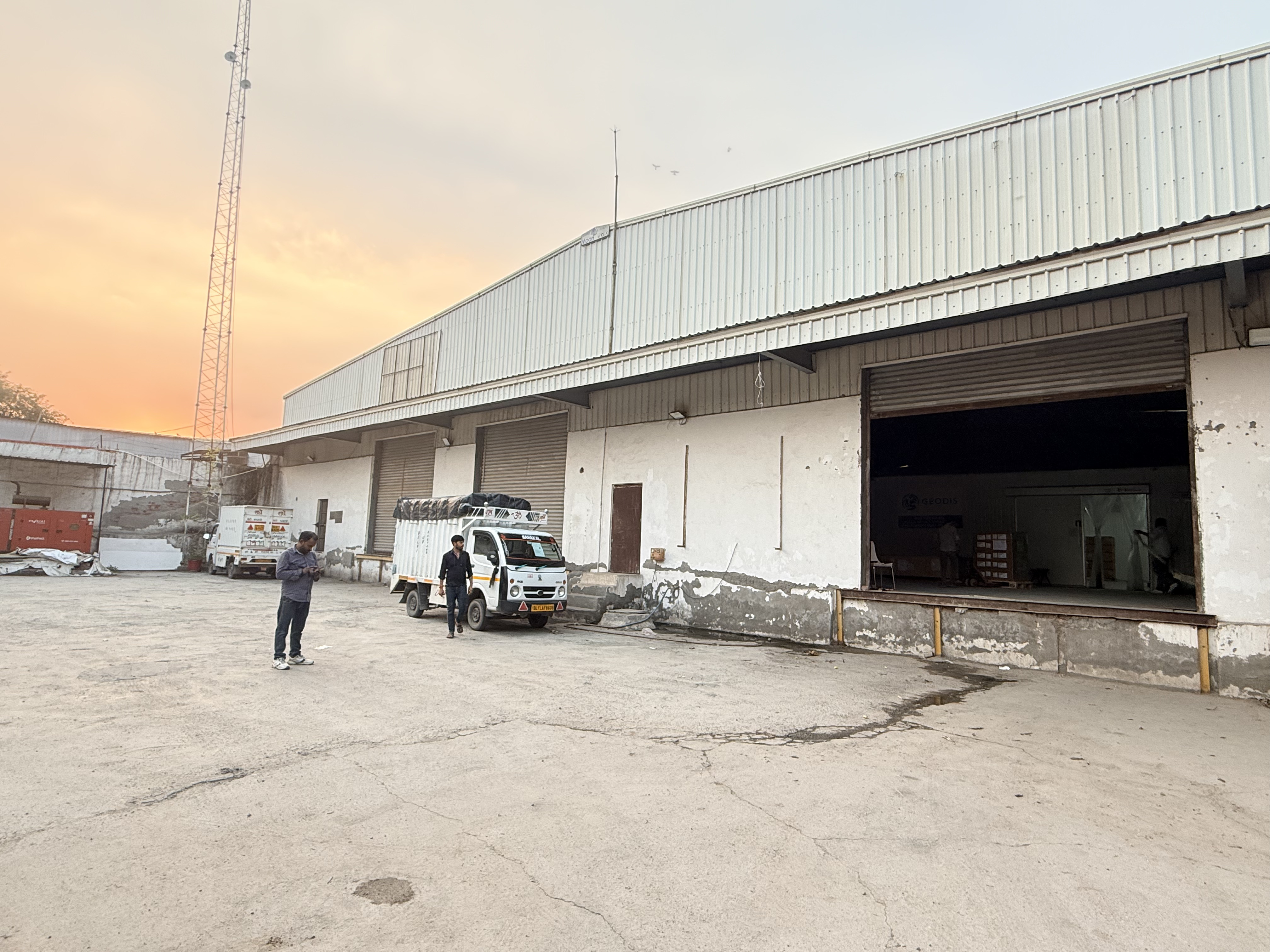 Warehouse in Dwarka for Commercial and Business and 3pl